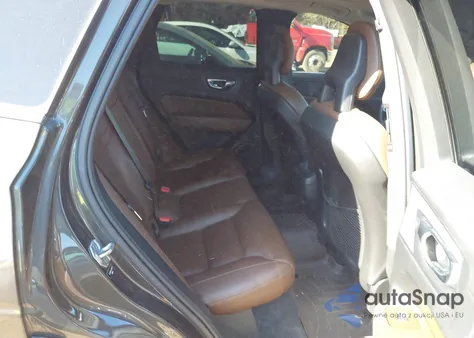 2018 Volvo Xc60 T5 Momentum z USA, uszkodzony, nr VIN YV4102RK7J1013731